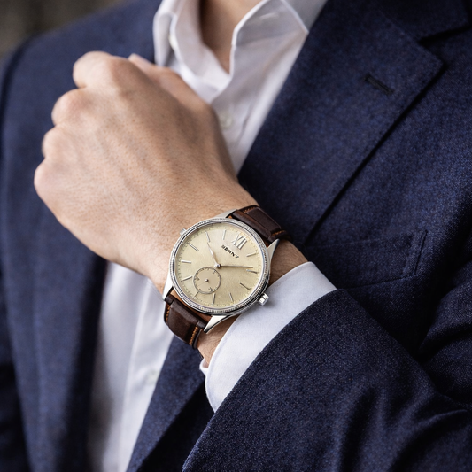 luxury men’s quartz watch, classic dress watch, stainless steel case, leather strap, men’s fashion watch, elegant wristwatch